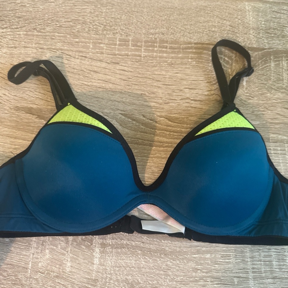 Victoria's Secret PINK Bra Women’s Scoopneck Underwire Multicolor Bra Size 32A